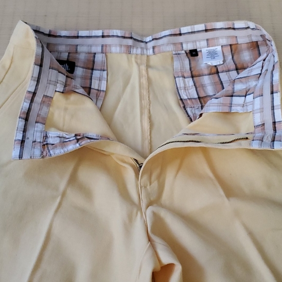 ★Ashworth Men's Yelloe Shorts - Picture 6 of 6